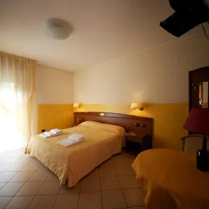 https://villa-terri-verona.hotelinveneto.com